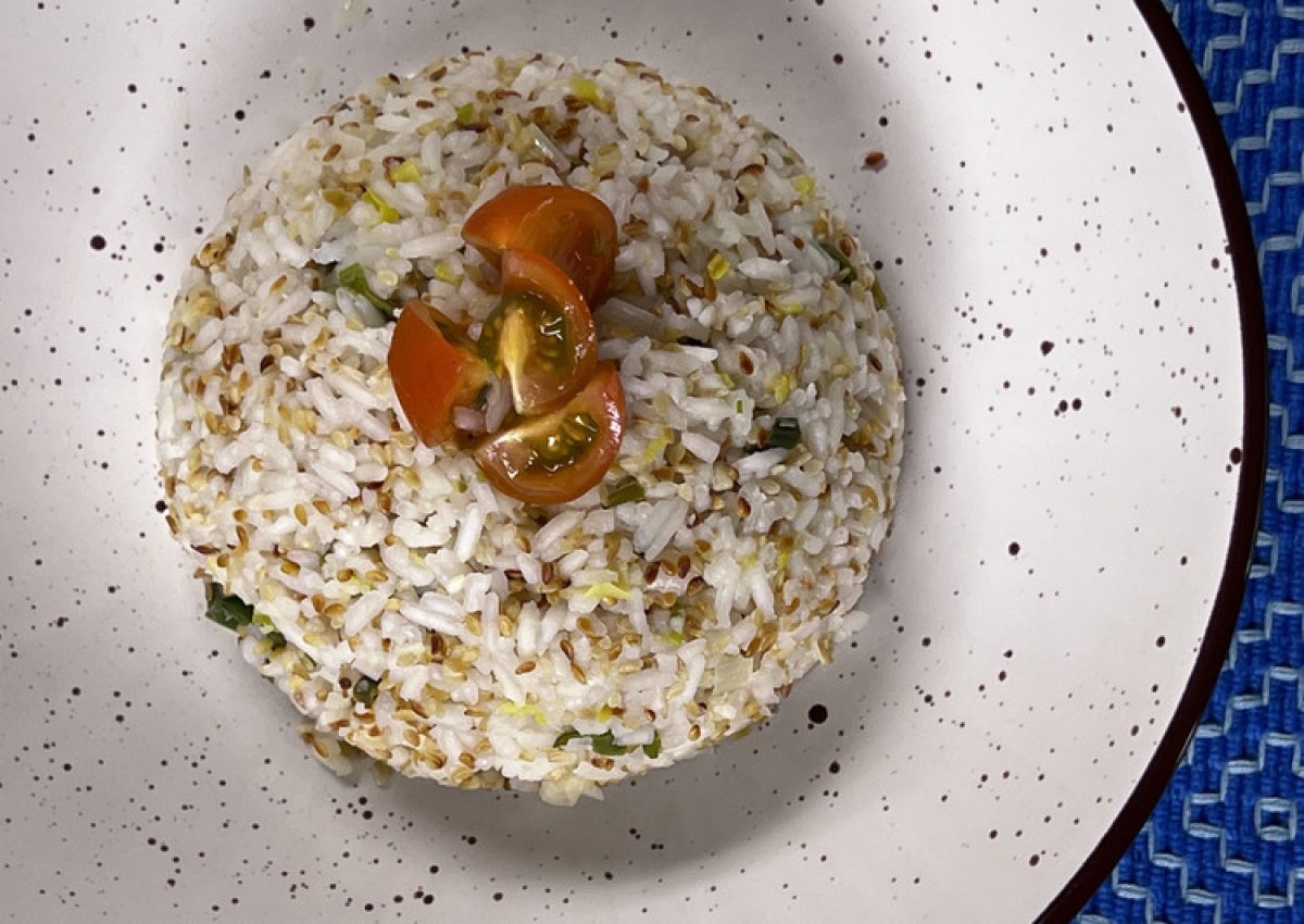 Arroz con ajonjolí