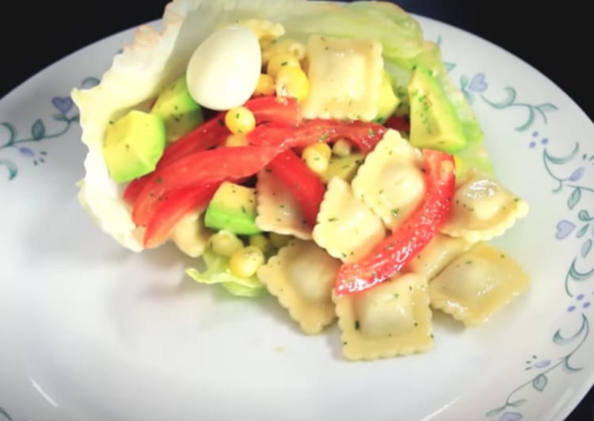 Ensalada con pasta de ravioli