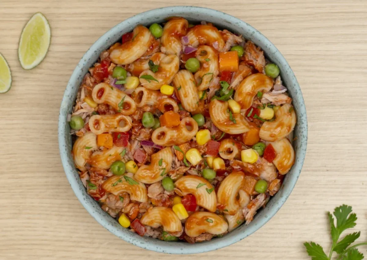 Ceviche de coditos Doria con atún, verduras y maíz