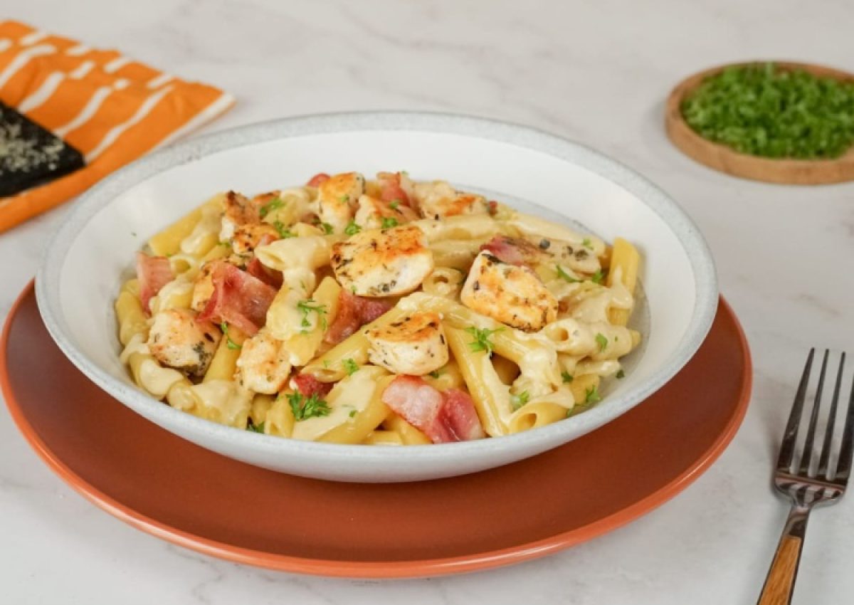 Plumas con salsa carbonara