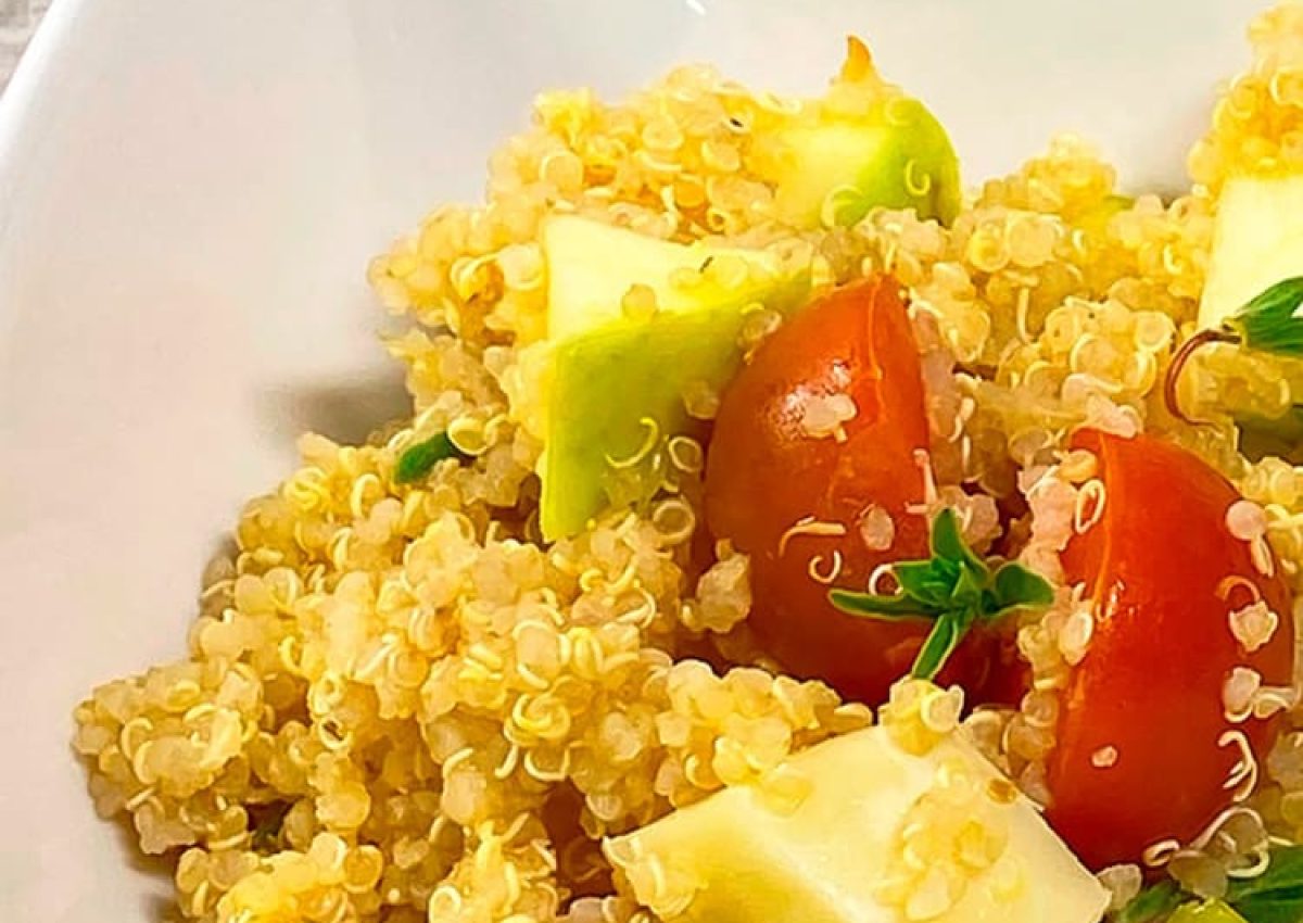 ensalada-de-quinua-con-manzana-y-mozzarella-banner (1) (1) (1)