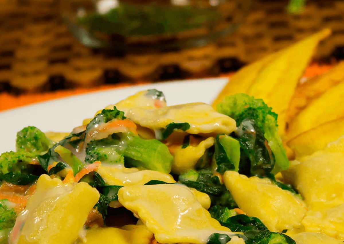 ravioli_con_jamon_doria_con_brocoli_a_la_crema